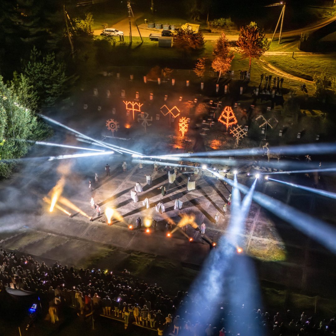 Rudens lygiadienis Viečiūnuose: nuo žygio, senųjų ritualų iki šiuolaikinio šokio ir Petunijos